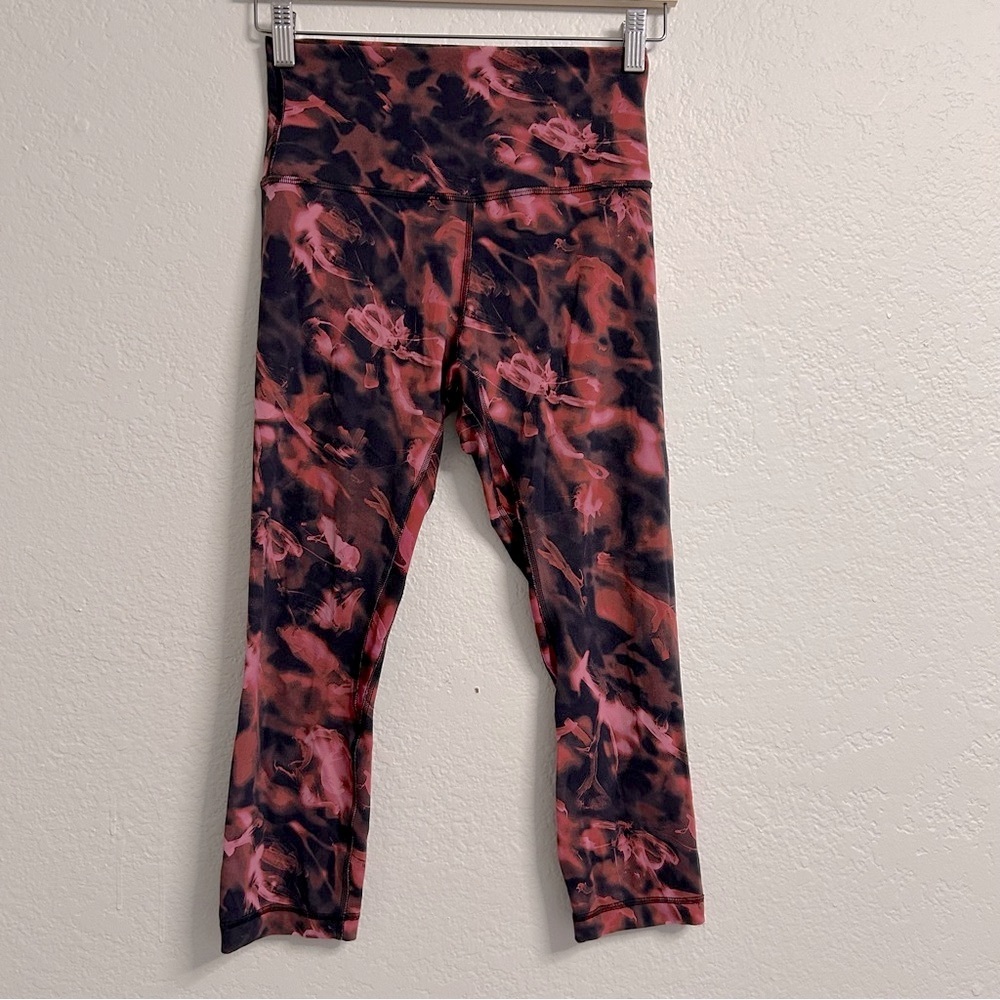 Lululemon Red-Black Tie-Dye Floral Leggings, Size 6
